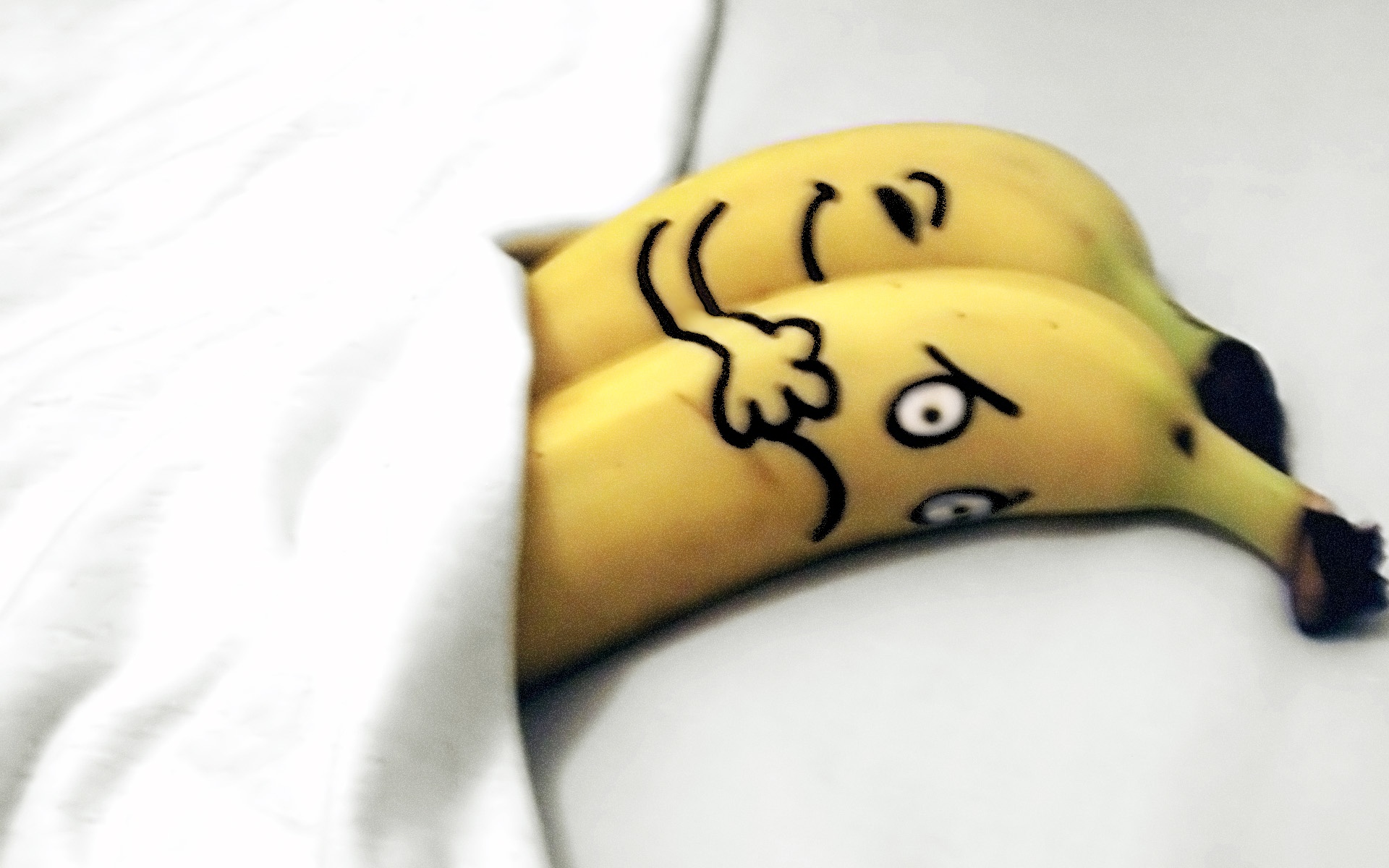 bananas_love-1920x1200.jpg